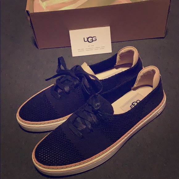 NWT Ugg Pinkett Shoes - Picture 2 of 8